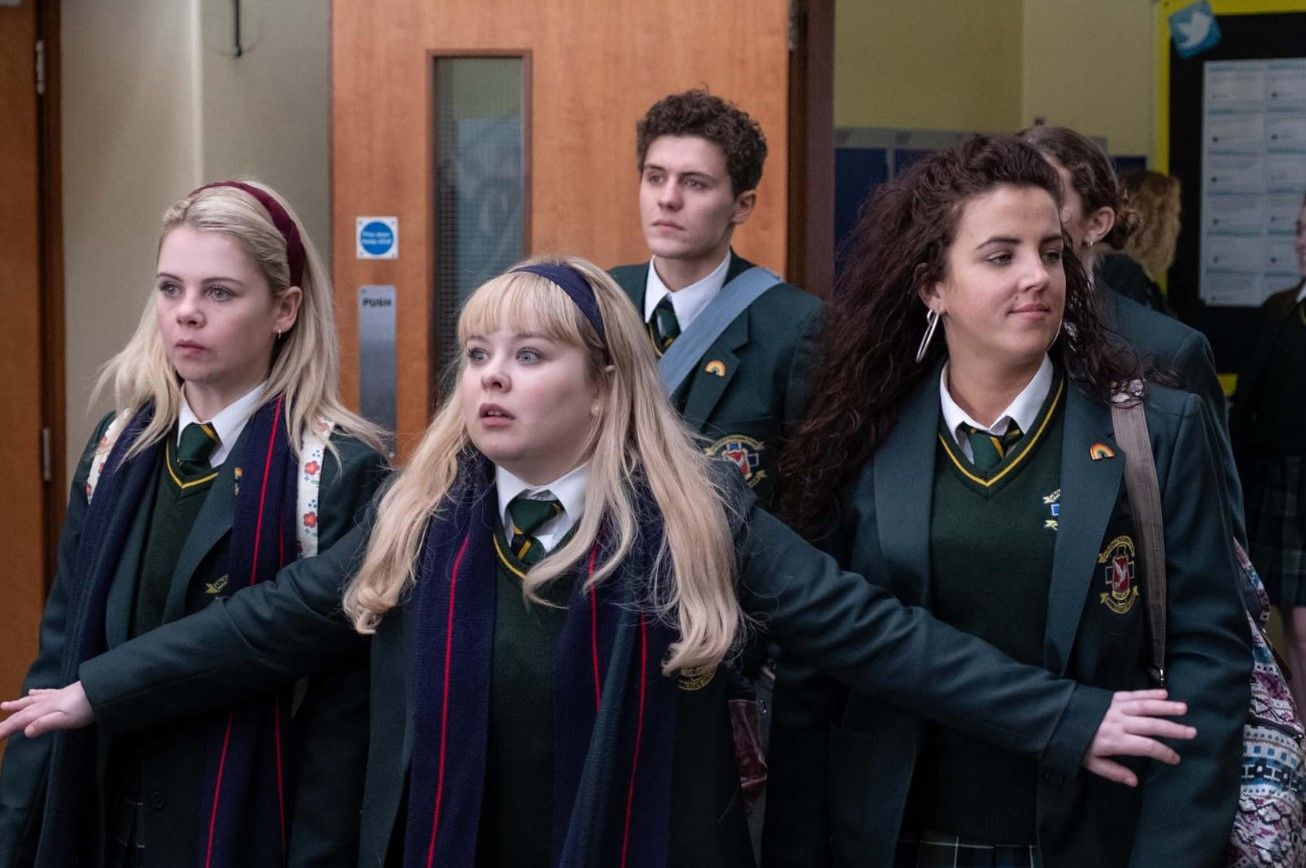 6 Wholesome Shows Like Gilmore Girls 5 Derry Girls, Netflix
